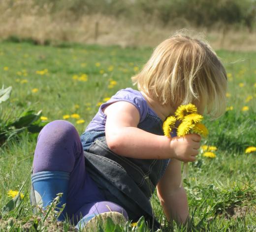 (50) Kind met gele bloemetjes.JPG